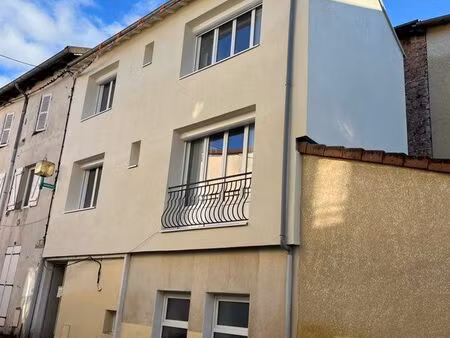 maison de village au cœur de cours la ville