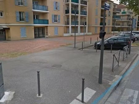 parking en sous sol proche église vaulx village