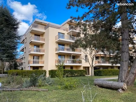 à deux pas de point du jour  rez‑de‑jardin plein sud ouvert sur un jardin paisible. terras