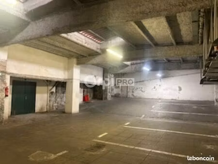 parking 298 m² nice