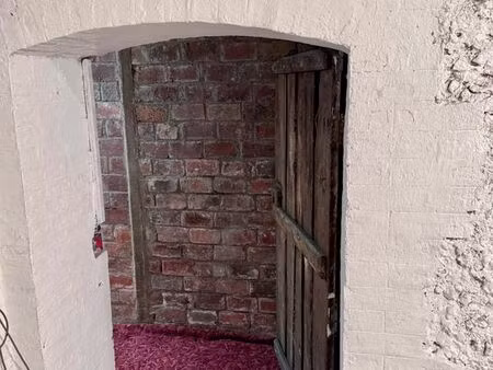 cave 13 m2 à louer - rue de monceau (côté faubourg saint-honoré)