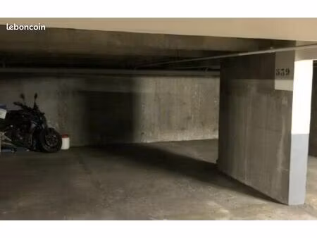 place de parking sécurisé - place de la nation