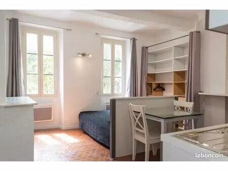 studio meublé avec balconnet – centre puget-théniers – 480 ?