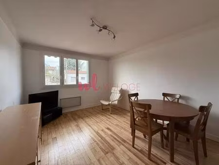 t3 traversant rénové prox. centre st genis laval ideal pour habiter ou investir