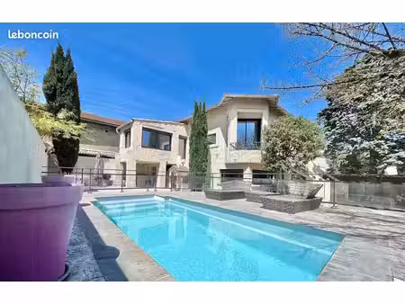 maison contemporaine 140 m² avec piscine chauffée  jacuzzi et prestations haut de gamme