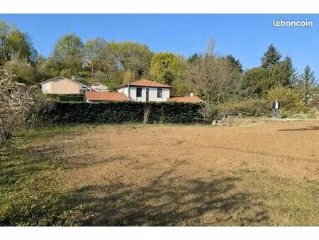terrain constructible 694 m² – pusignan le haut – calme  centre à pied  hors lotissement