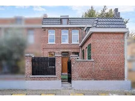 charmante maison rénovée avec 3 chambres et terrasse