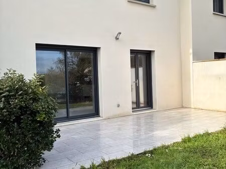 maison récente centre village 100 m2 + garage et jardin