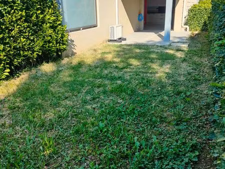 t3 climatisé avec jardin  terrasse et garage double – résidence de standing