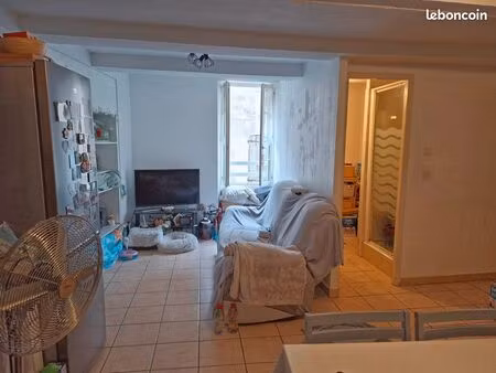 investissement locatif t2 traversant au cœur de village callian