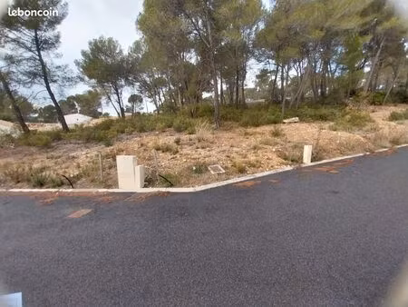 terrain 680 m² salernes