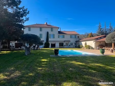 maison 15 pièces 420 m2