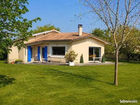 maison familiale au calme en plein centre de craponne