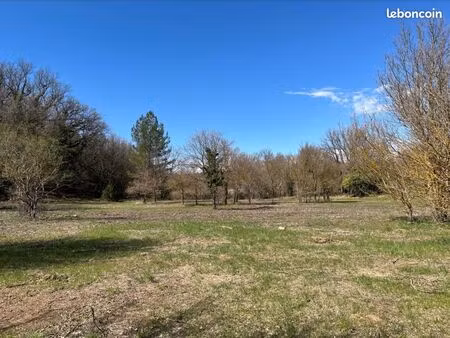 terrain 1 280 m² saint maximin la sainte baume