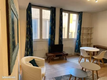 t2 meuble place des terreaux lyon 01