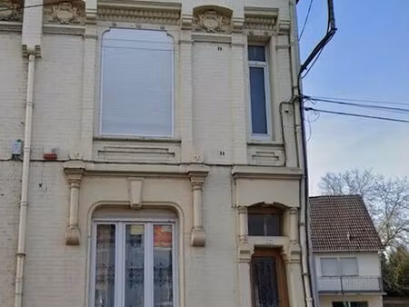 maison 130m²   4 chambres et un bureau   cour. rue de paris .108.000