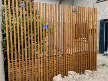 maison de ville avec jardin et 2 chambres