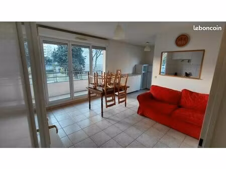 appartement 43 m2  t2  parking   balcon  gardien charpenne