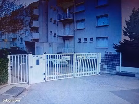 loue garage bois luzy