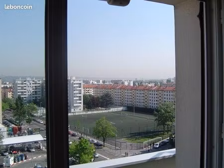 t3 métro tramway bus -gratte-ciel – villeurbanne 74 m²