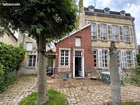 maison 9 pièces 353 m²