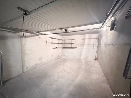 garage/box 17 m² marseille