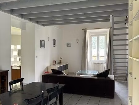 location grand t2 en duplex meublé
