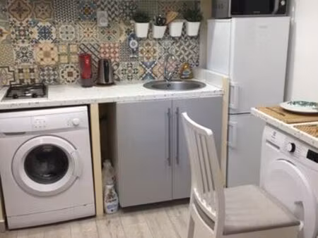 studio meublé centre village tous commerce