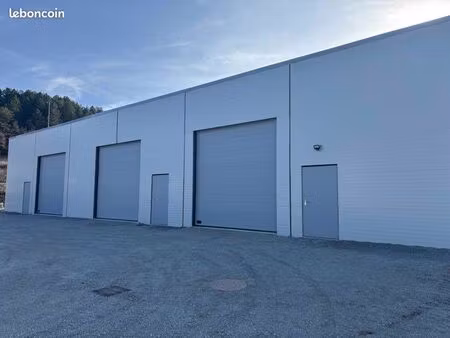 location entrepôt 400 m2