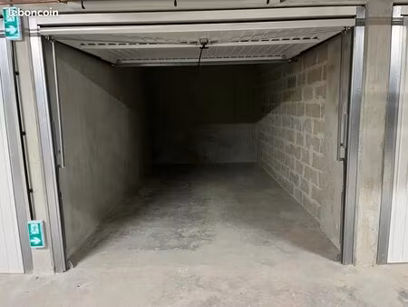 parking 13 m² frejus