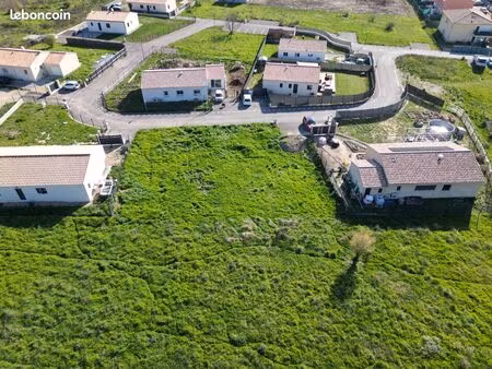 terrain viabilisé de 785 m2 – les mées (04190)