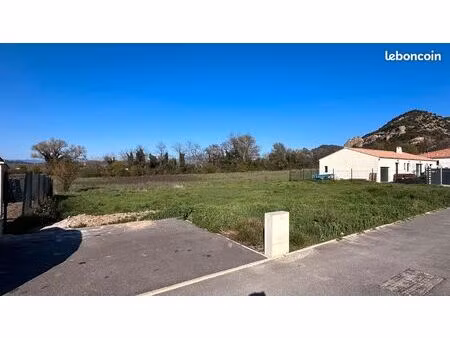 terrain viabilisé à bâtir 785 m2 – les mées (04190)