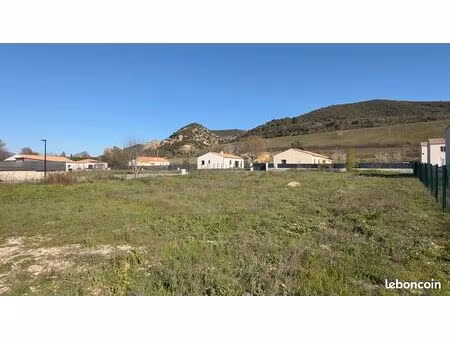 terrain viabilisé à bâtir - 810 m² - les mées