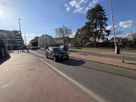 commerce bricolage 110 m²