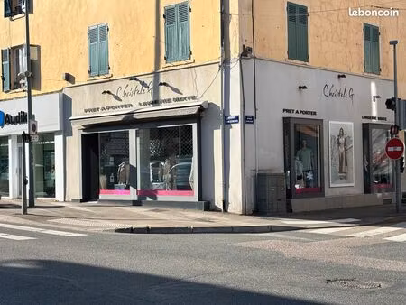 commerce lingerie et prêt à porter mixte