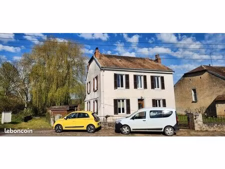 maison de campagne rénovée (112m²) avec grand terrain au bord de l'eau – la romaine (70130