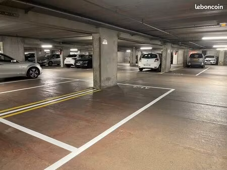 parking moto scooter deux-roues – paris 13ème – métro olympiades tolbiac – ultra sécurisé