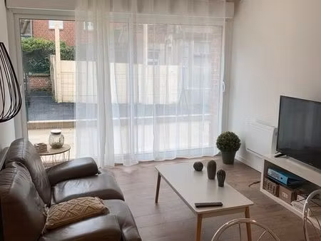 t2 rénové 50m² – terrasse 20m² – parking – résidence privée sécurisée