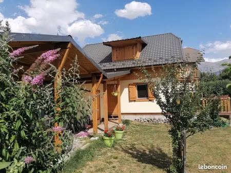 maison vue montagnes