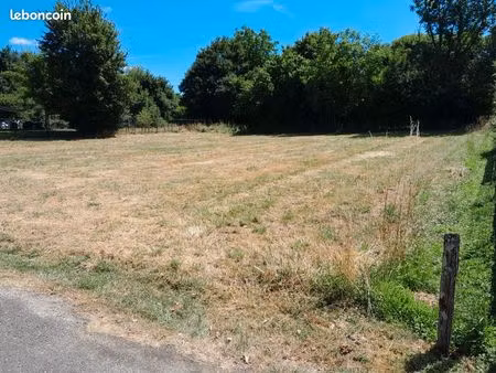 terrain 1300 m2 tresilley