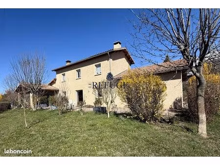 propriété 6 pièces 256 m²