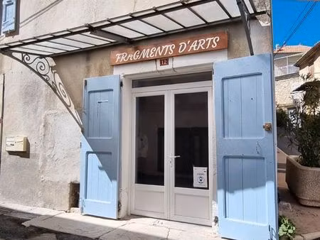 local commercial au centre du village