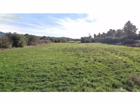 terrain 1 200 m² aups