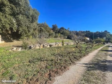 terrain 1 280 m² brignoles