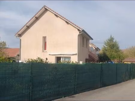 maison mitoyenne par le garage 90m2