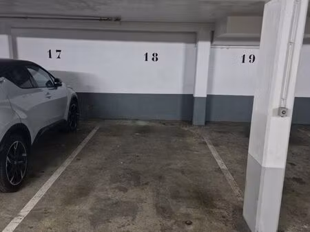 location parking clichy