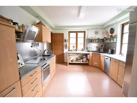 propriété 8 pièces 220 m²