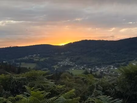 maison individuelle 250m2 8400m2 de terrain + dépendance