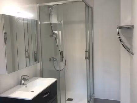 f2 meuble 1 er etage au calme