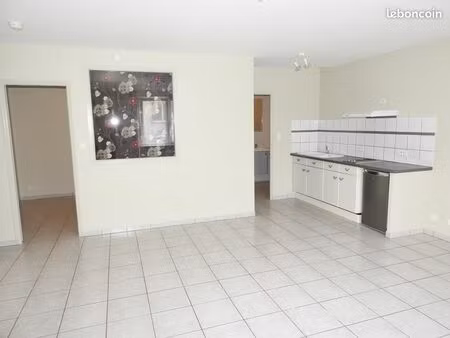 superb f2  r.d.c  meublé complet  45 m²  libre  refait entier. à neuf  toutes les charg. c